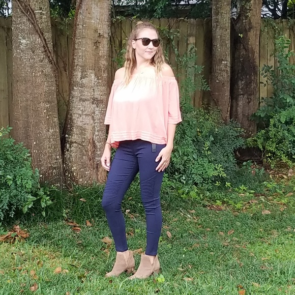 4/$24 SALE - ON or OFF SHOULDER CORAL BLOUSE - Picture 6 of 7